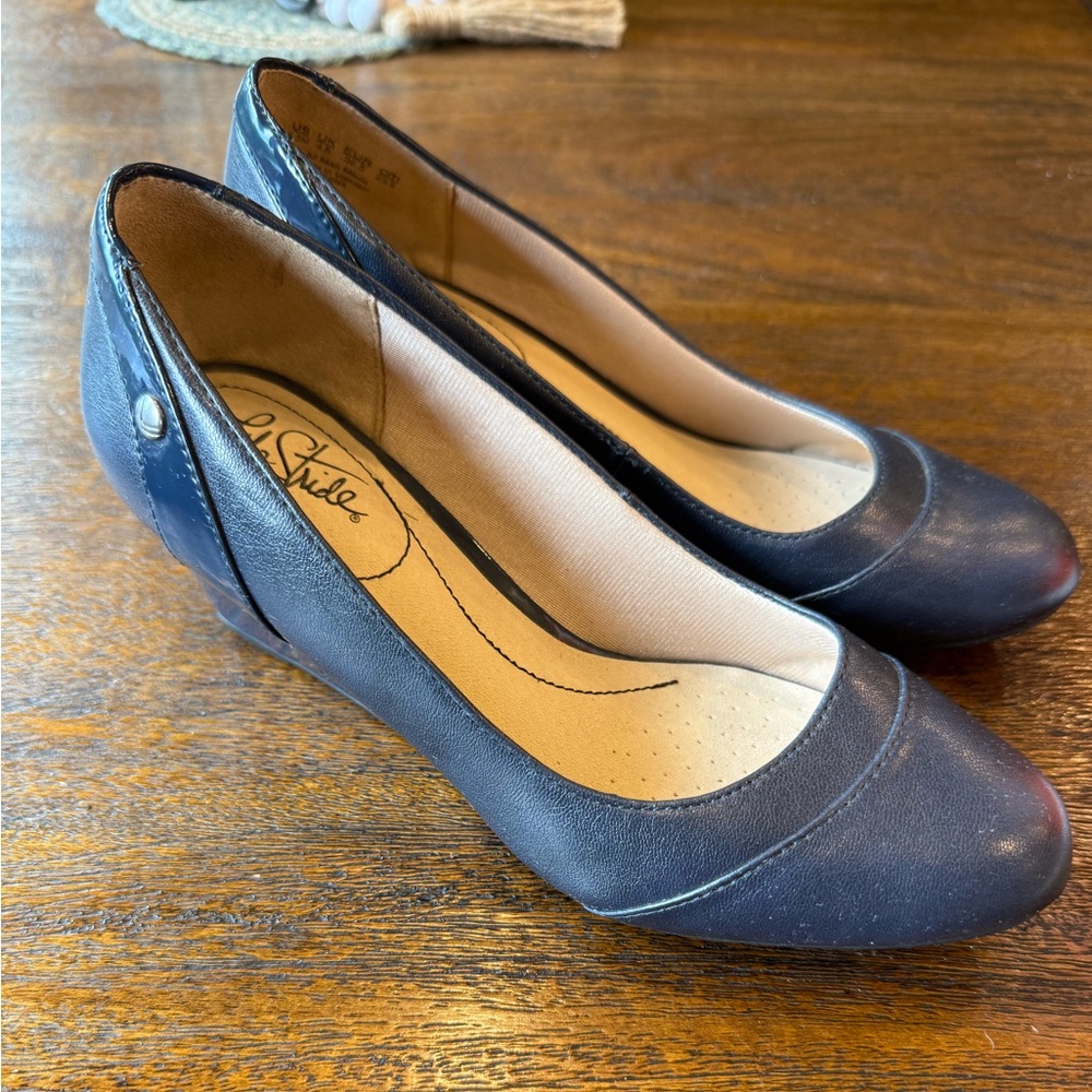 Life Stride Women's Navy Wedge Pumps size 6 1/2